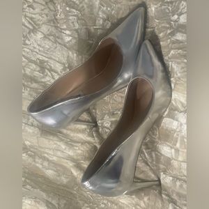 Silver pumps